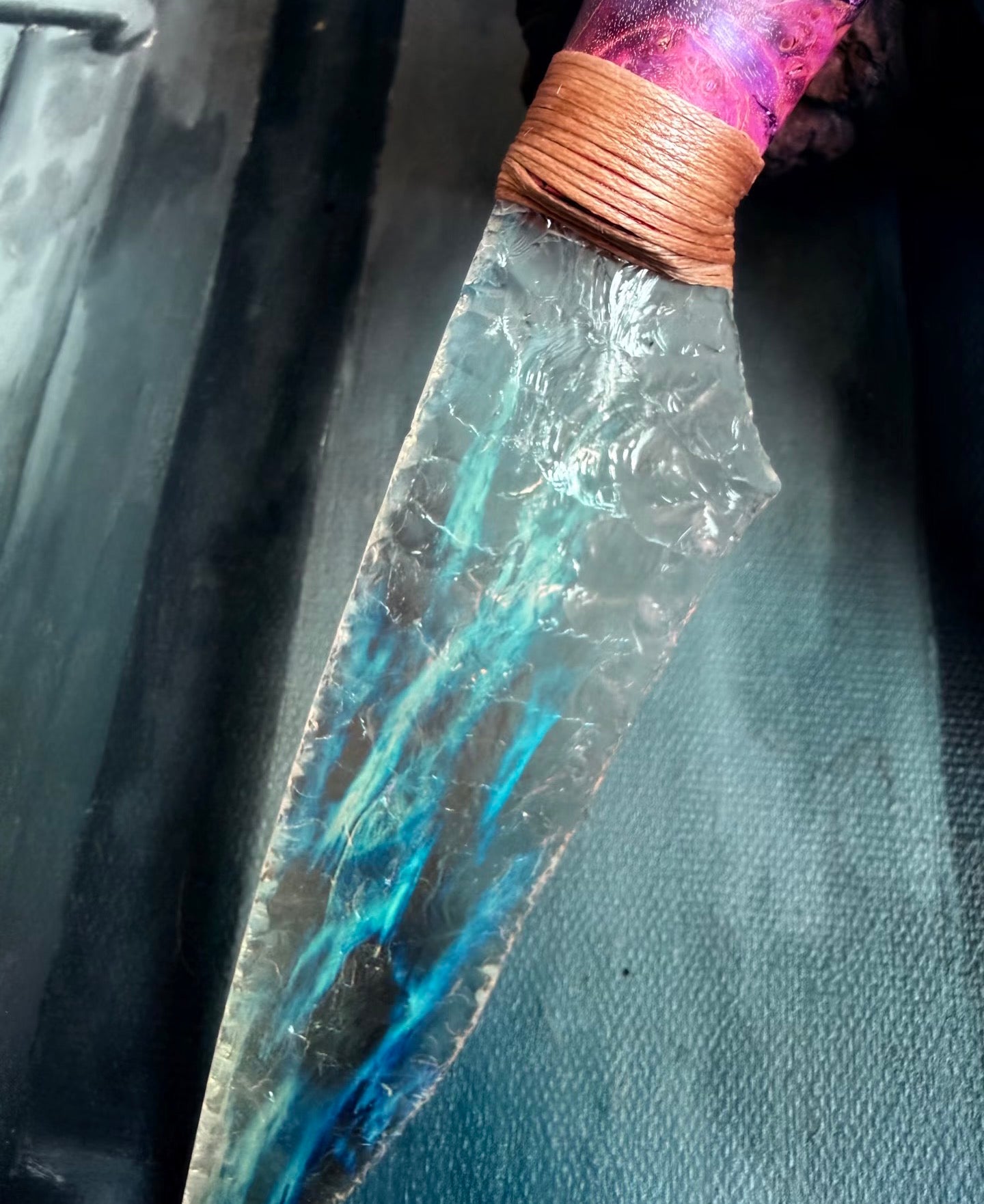 RELIQ Handcrafted Obsidian Knife – Knapped Fantasy Collectible Display Piece
